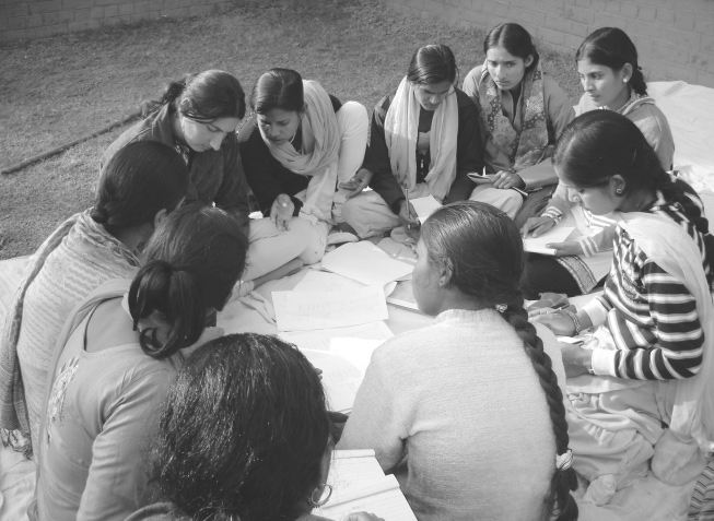 Curso de alfabetización para mujeres pertenecientes a castas registradas